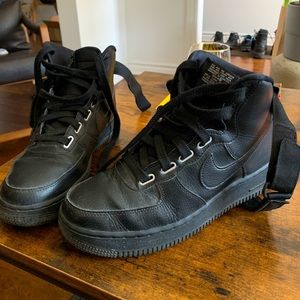 High top black AF1 edition